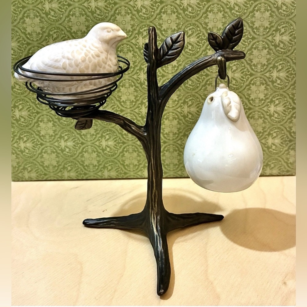 Pottery Barn Salt & Pepper Shakers Set Christmas Partridge In A Pear Tree.